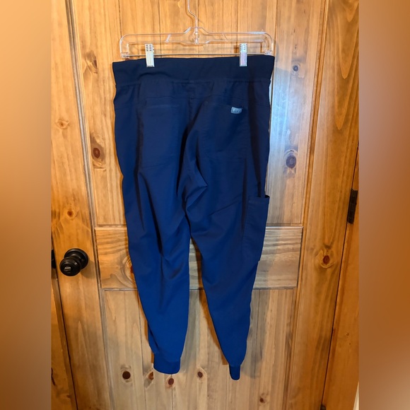 Womens Med Couture Navy scrub set - Picture 2 of 9